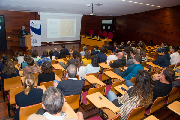 Imagen de la charla impartida en el Aula Magna de la Facultad de Veterinaria 